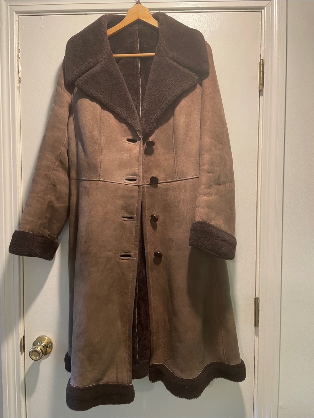 Vtg John Patterson of Northampton Tan Dark Brown Shearling Coat Hanger Included